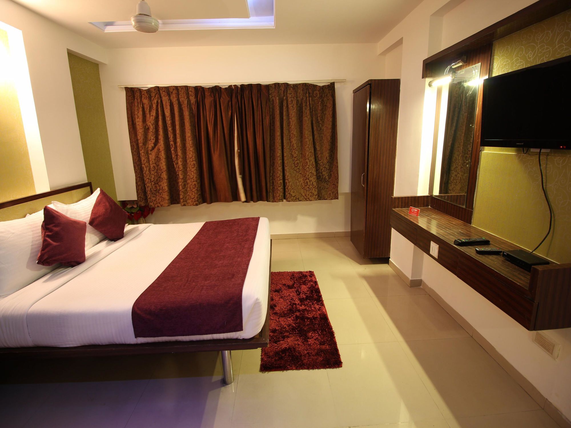 Oyo 2485 Hotel Kalash Inn Ахмедабад Екстер'єр фото