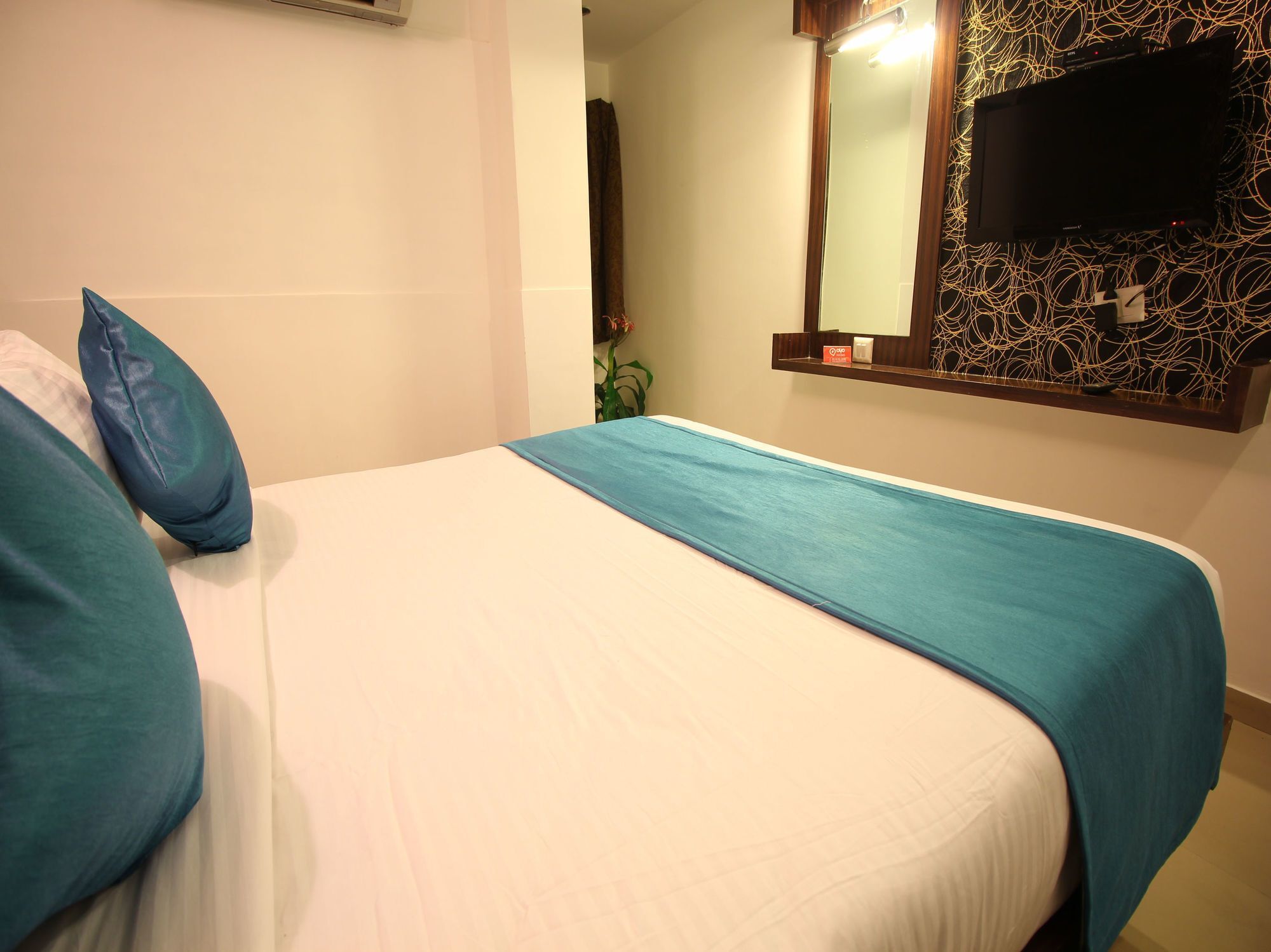 Oyo 2485 Hotel Kalash Inn Ахмедабад Екстер'єр фото